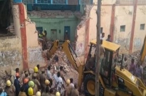 8 die as bus depot roof collapses