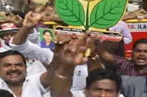 AIADMK cadres stage dharna after EC accepts Vishal’s nomination