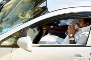 Ambulance stopped to make way for CM EPS convoy