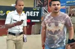 Businessman attacks traffic police with baseball bat for stopping him