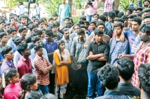 Massive: Chennai college students start protesting