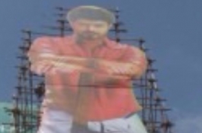 Giant movie cut-out crashes SUV, leaving few injured