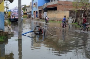 Heavy rain: Narayanapuram lake in Pallikaranai breaks