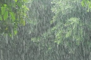 Heavy rains across Chennai, slows down traffic