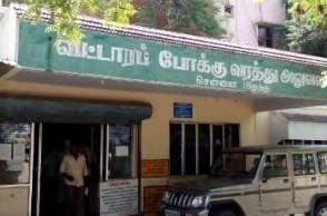 Irritated with RTO office’s delay in issuing Licence, man threatens to commit suicide