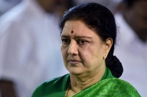 IT raid at Sasikala’s relative places to continue