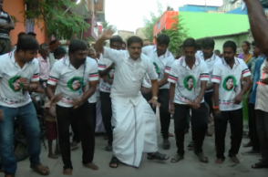MLA Arukutty campaigns in RK Nagar with his signature movements
