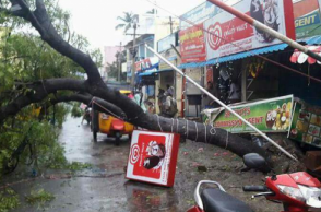 Ockhi cyclone moves from Kanyakumari