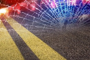 Police constable slips and falls off building in Ashok Nagar while using phone