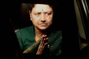 Sasikala told Dhinakaran to make all party decisions: Report