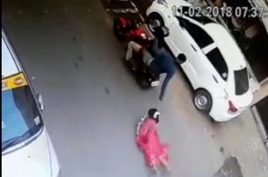 CCTV footage: Shocking chain snatching incident near Arumbakkam