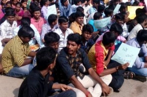 பேருந்து கட்டண உயர்வு: மாணவர்கள் திடீர் போராட்டத்தால் சென்னையில் பரபரப்பு