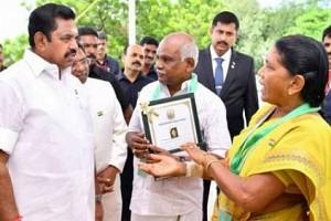 Photo Viral! TN Chief Minister EPS Surprises This Elderly Couple on Independence Day