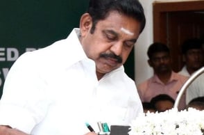 Three MPs from Dhinakaran faction move to EPS faction