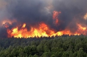 Major fire: Over 20 college students in danger