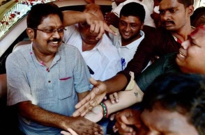 TTV Dhinakaran leads in round 1, his faction members celebrate lead