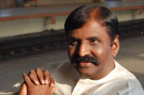 Andal controversy: Vairamuthu goes emotional in video