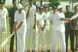VIDEO: Chief Minister Edappadi Palanisamy Plays Cricket!