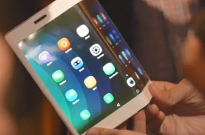 Foldable iPhone with LG Display