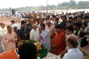 Union Minister Anil Dave cremated