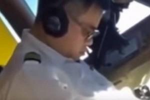 Watch - Pilot caught sleeping in cockpit; Reprimanded