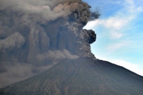 Major volcanic eruption forces closure of Bali airport