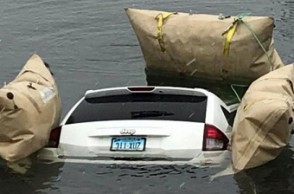 Man following GPS drives jeep into lake