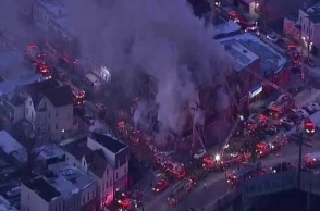 Massive fire ravages New York apartment complex