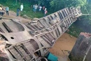 Tragic Pictures! 5 killed, Over 100 Injured As Train Falls After Bridge Collapses
