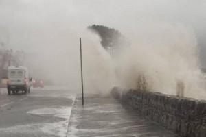 VIDEO: Tsunami Like Waves Caused by 'Storm Brendan' in UK