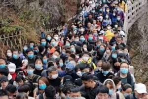 Thousands of People Run to China's Yellow Mountain Soon After Lockdown Lifted 
