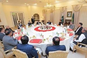 Mystery behind Pakistan PM Imran Khan's luncheon with Bill Gates photo solved!