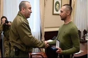 Ukraine welcomes brave soldier who refused to surrender to Russian army - PICS surface!