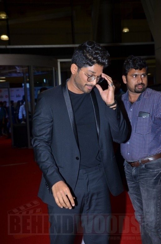 Pushpa Star Allu Arjun's Swag Is Unmissable As He Suits Up For Cover Of  Leading Magazine; See Pic - News18