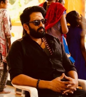 Santhanam (aka) Sandhanam