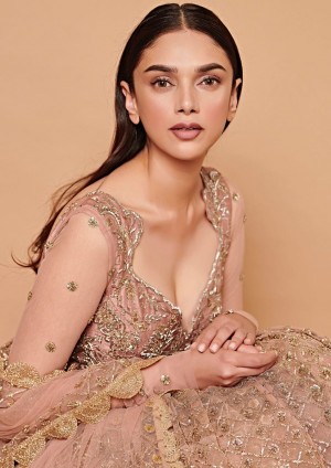 Aditi Rao Hydari (aka) AditiRaoHydari
