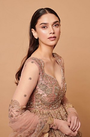 Aditi Rao Hydari (aka) AditiRaoHydari
