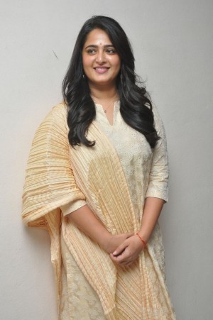 Anushka Shetty (aka) Actress Anushka Shetty