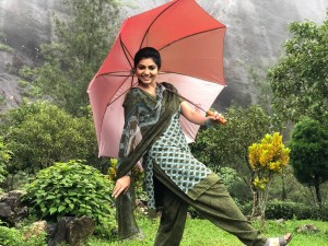 Athulya Ravi (aka) AthulyaRavi