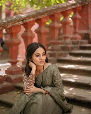 Bhavani Sre (aka) Bhavani