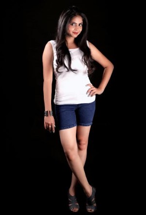 Gayathri (aka) Gayathri