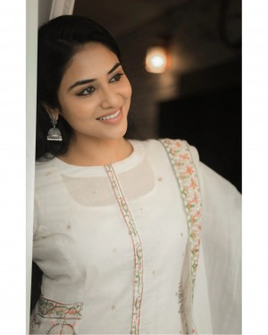 Indhuja (aka) Indhujaa