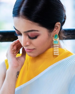 Janani Iyer (aka) Janani