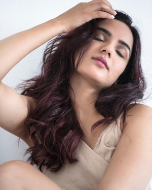 Jasmin Bhasin (aka) Jasmin Bhasinn