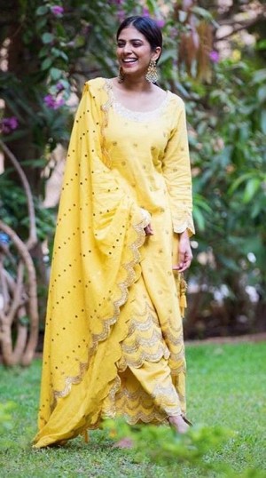 Malavika Mohanan (aka) MalavikaMohanan