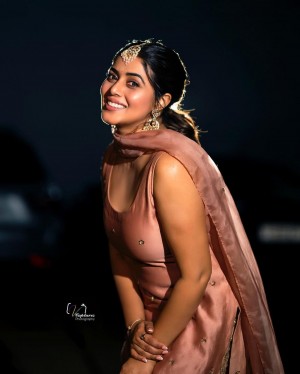 Poorna (aka) Poornaa