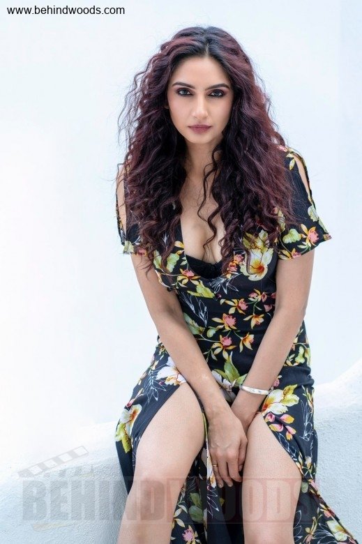 Ragini Dwivedi (aka) Ragini