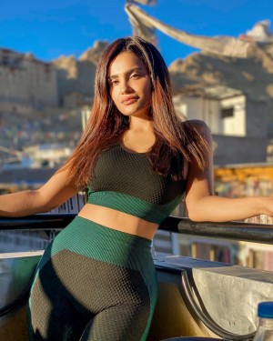 Sakshi Dwivedi (aka) Sakshii Dwivedi