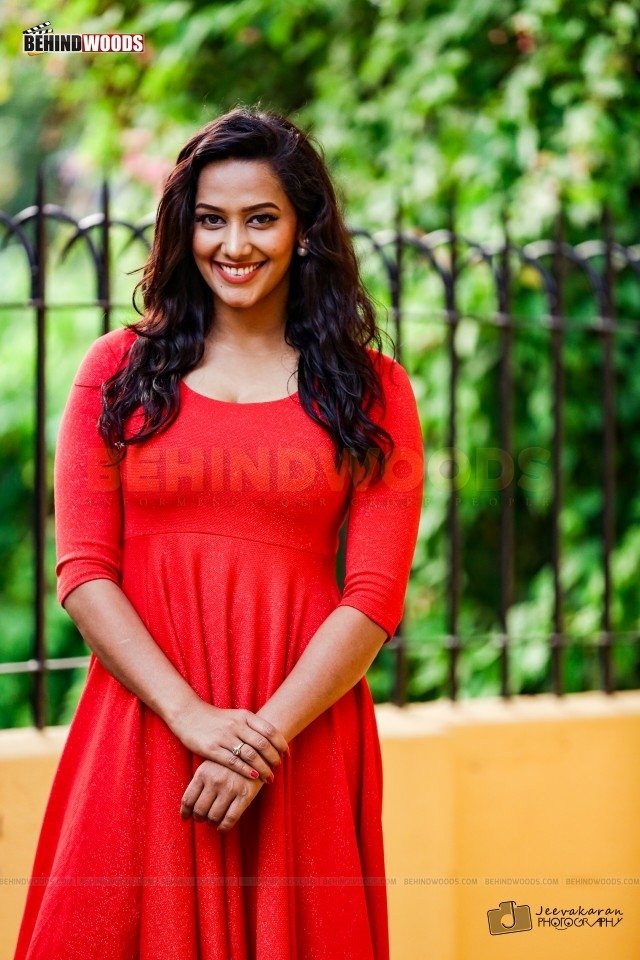 Sanjana Singh (aka) Sanjanaa