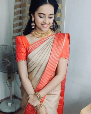 Sri Divya (aka) Sri Diviya